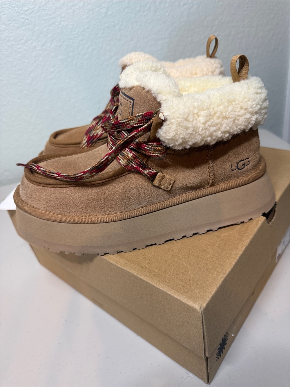 NWB UGG Funkarra Cabin Cuff Booties Chestnut Red Laces size 7